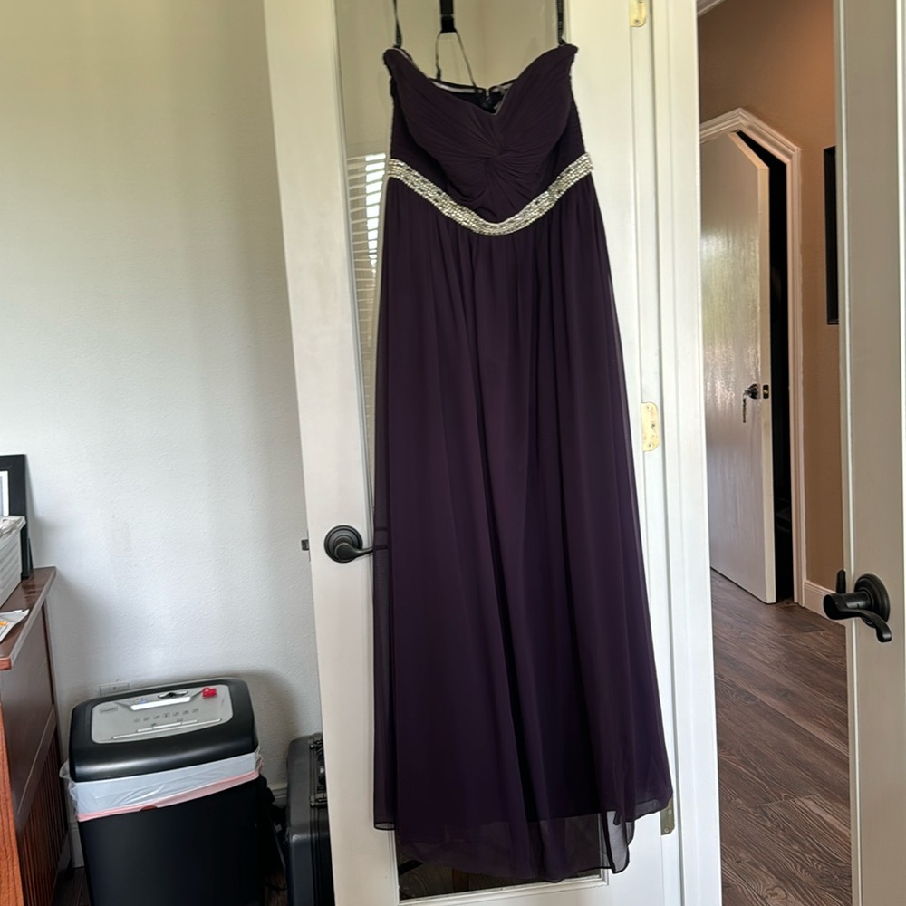 Bridesmaid dress. Gorgeous on. Wore once for a short time.
